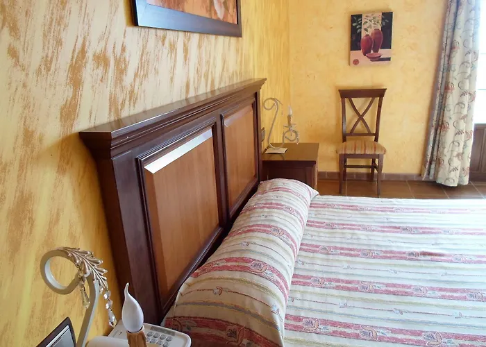 Hotell El Doncel 2*